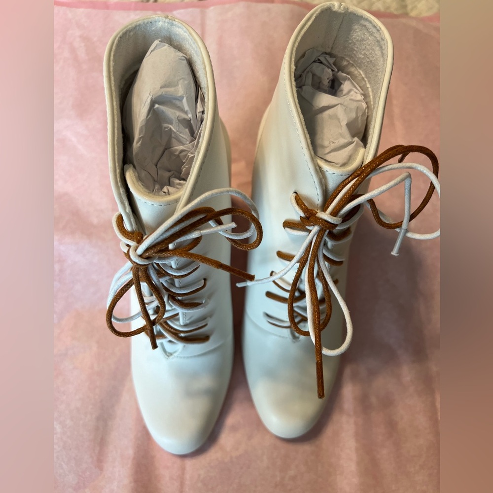 Ankle Boots, White Women’s Round Toe Lace Up Chunky Heels Boots Size 7.5